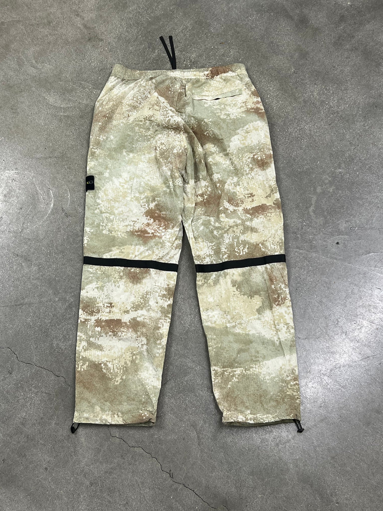 STONE ISLAND CAMO PANT (SIZE XL)