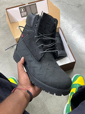 SUPREME TIMBERLAND BOOTS (SIZE 10)