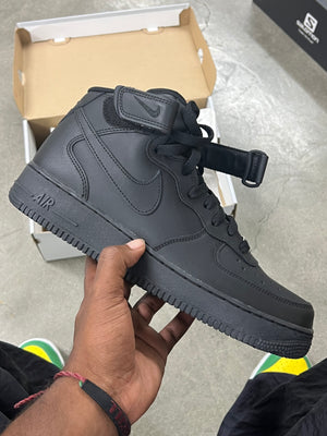 BLACK NIKE AF1'S (SIZE 9.5)