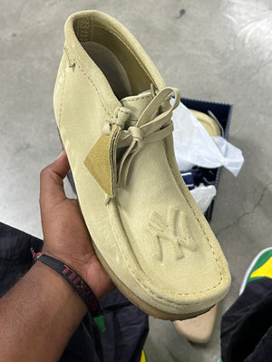 NY WALLABEES (SIZE 8.5)